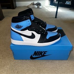 Air Jordan 1 UNC
